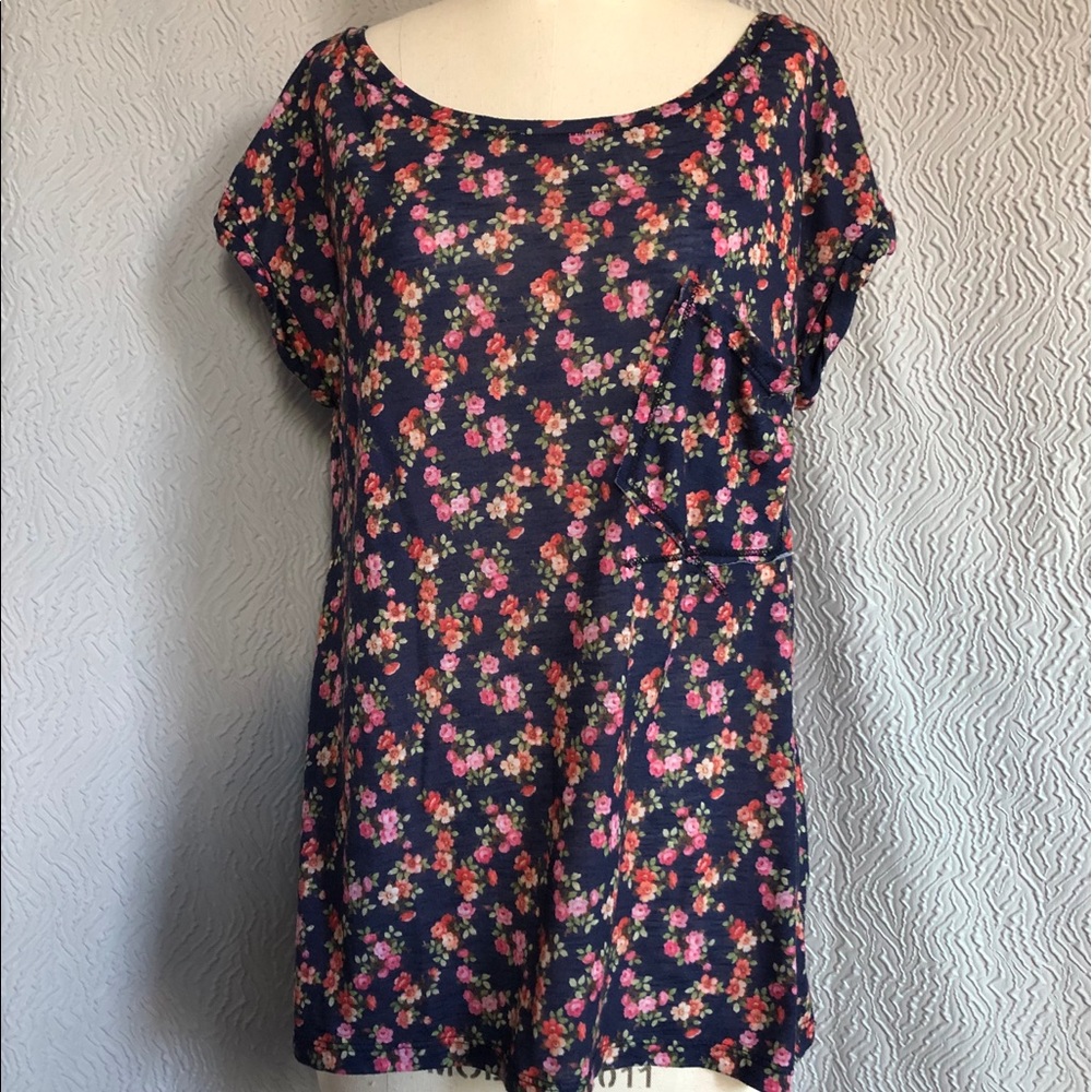 Zara Basic floral pocket tee shirt sz M